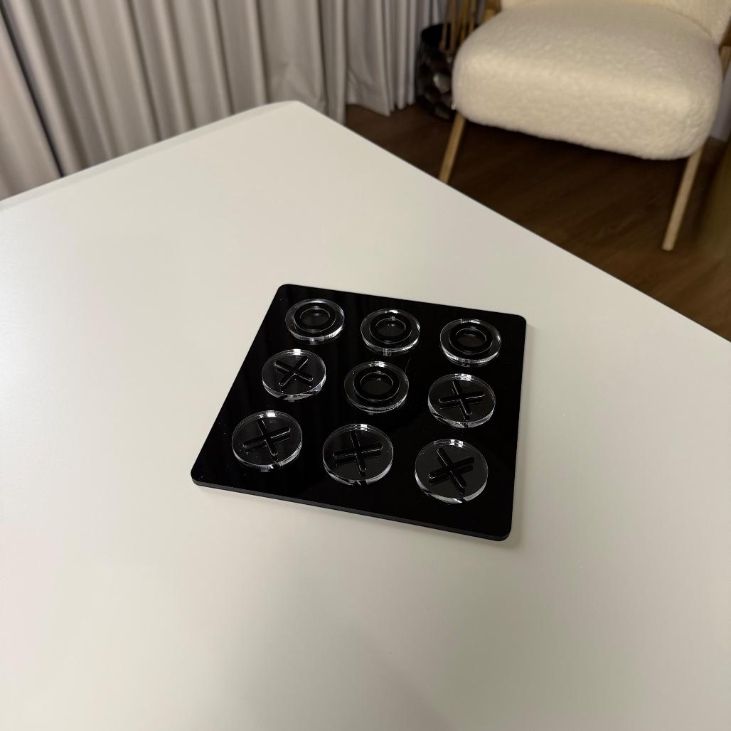 الأكريليك - أسود XO لعبة