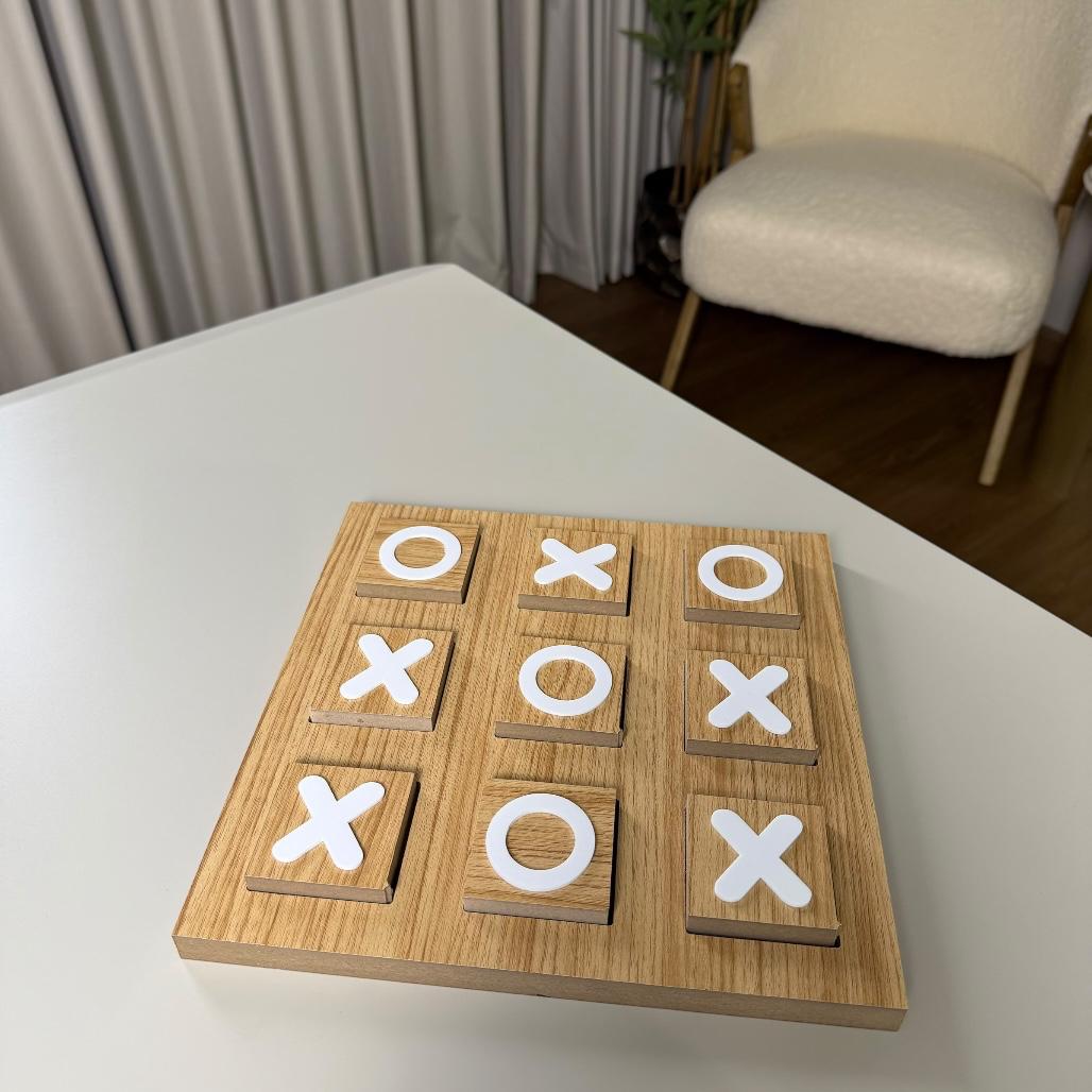 الخشبية بقطع أكريليك أبيض XO لعبة