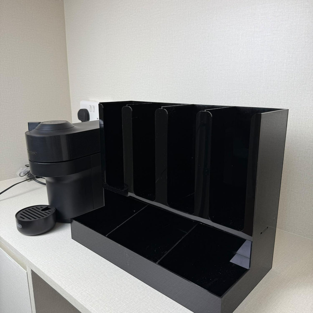 ستاند أكريليك 4 خانات لتنظيم أكواب الضيافة