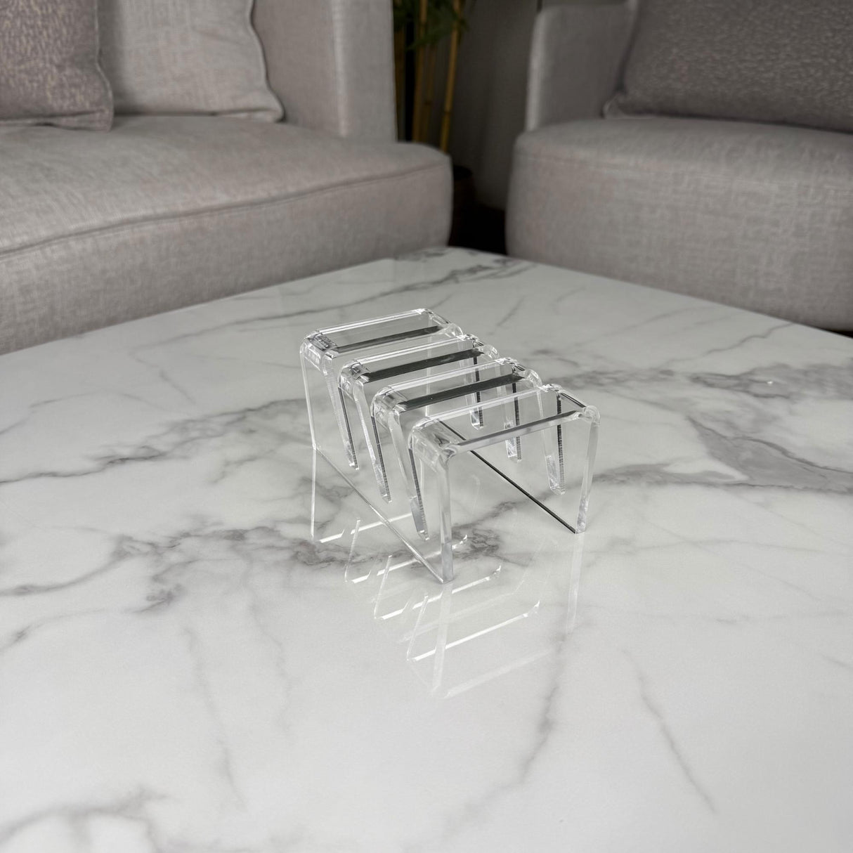 ستاند أكريليك شفاف لترتيب الصحون – متوفر بـ 3 أو 6 فتحات