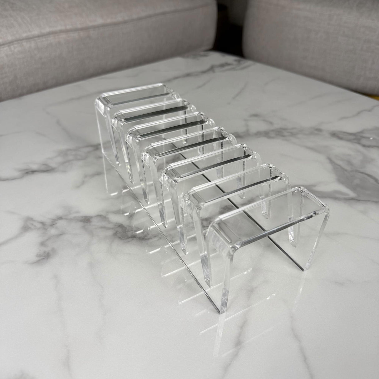 ستاند أكريليك شفاف لترتيب الصحون – متوفر بـ 3 أو 6 فتحات