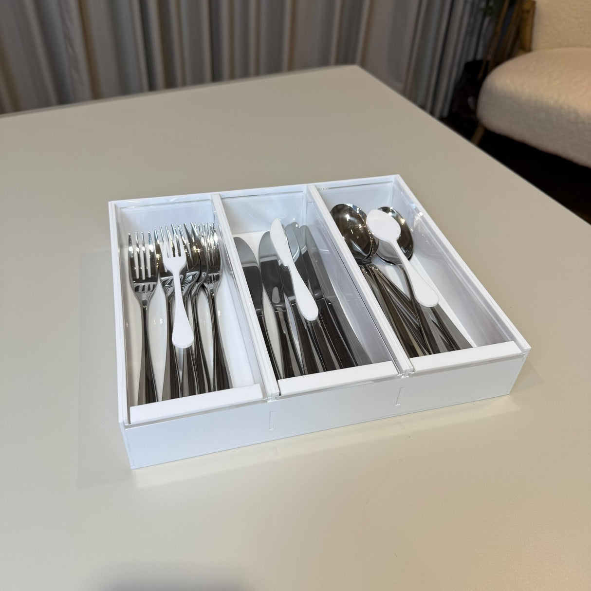 منظّم ثلاثي لأدوات السفرة | أبيض، رصاصي، أسود