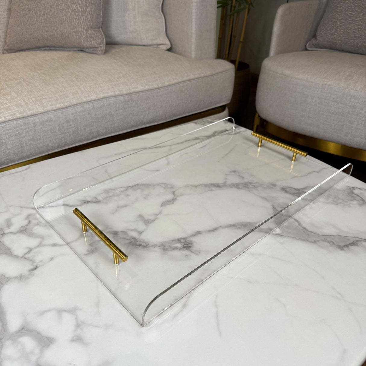 صينية أكريليك بمقابض ذهبية - تصميم منحني - متوفر بحجمين