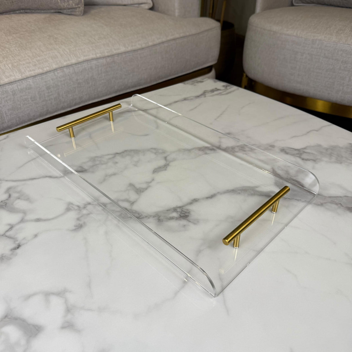 صينية أكريليك بمقابض ذهبية - تصميم منحني - متوفر بحجمين