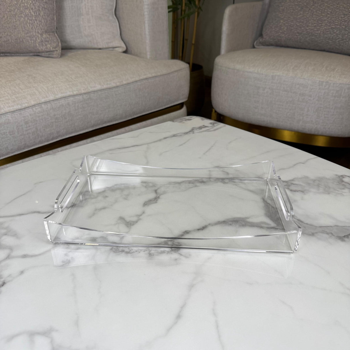 صينية أكريليك فاخرة بتصميم مائل أنيق – 3 مقاسات