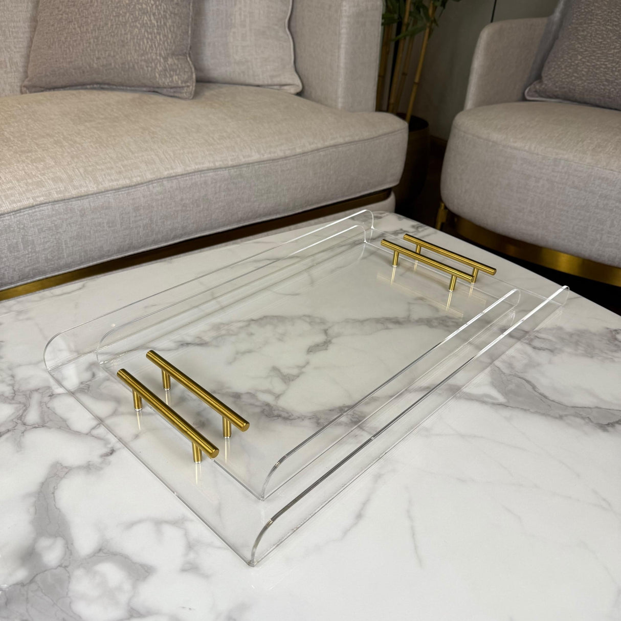 صينية أكريليك بمقابض ذهبية - تصميم منحني - متوفر بحجمين