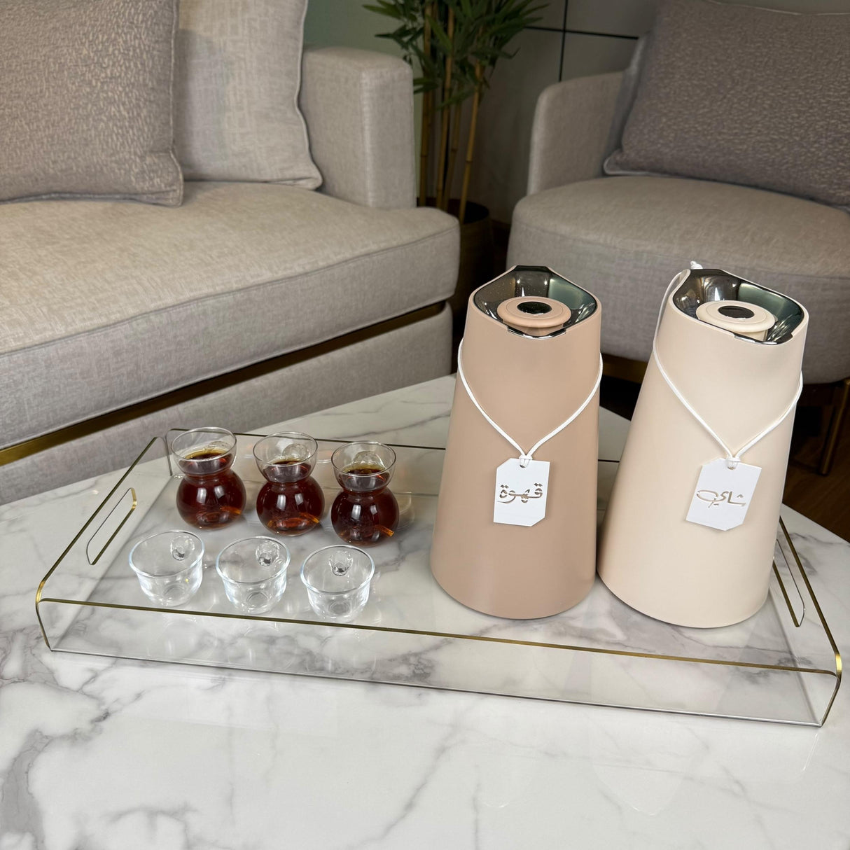 صواني أكريليك شفافة بلمسة ذهبية - 3 مقاسات