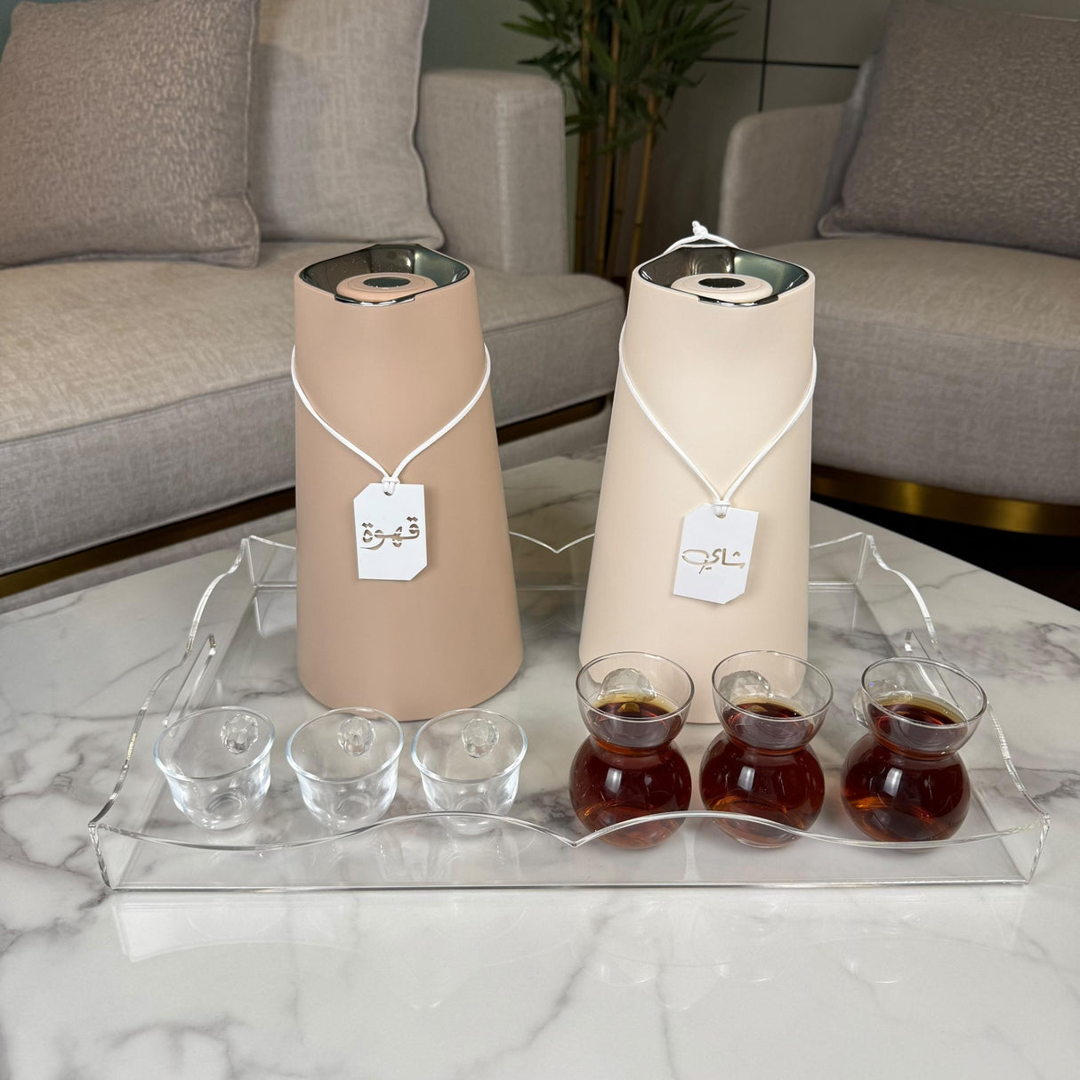 صواني أكريليك شفاف بمقابض جانبية بتصميم مموج – 3 مقاسات