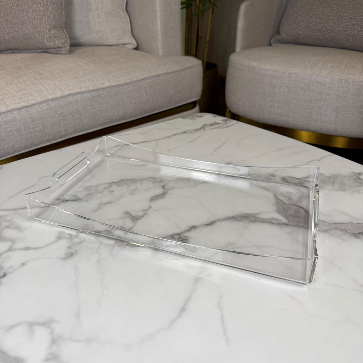 صينية أكريليك فاخرة بتصميم مائل أنيق – 3 مقاسات