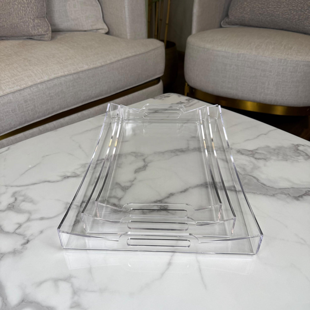 صينية أكريليك فاخرة بتصميم مائل أنيق – 3 مقاسات