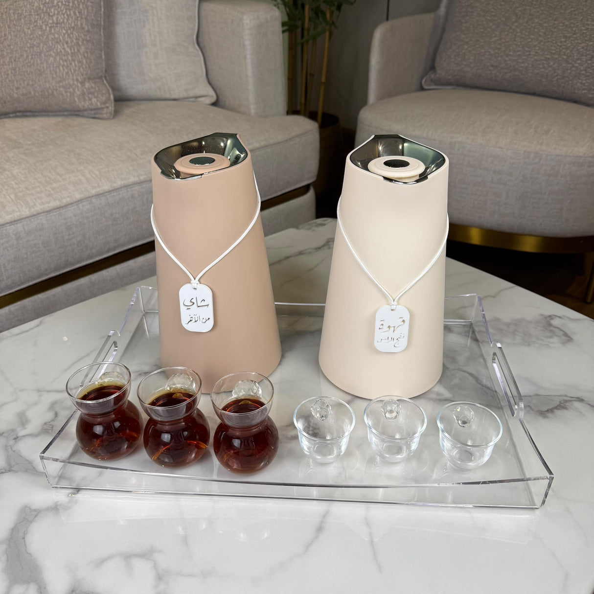 صينية أكريليك فاخرة بتصميم مائل أنيق – 3 مقاسات