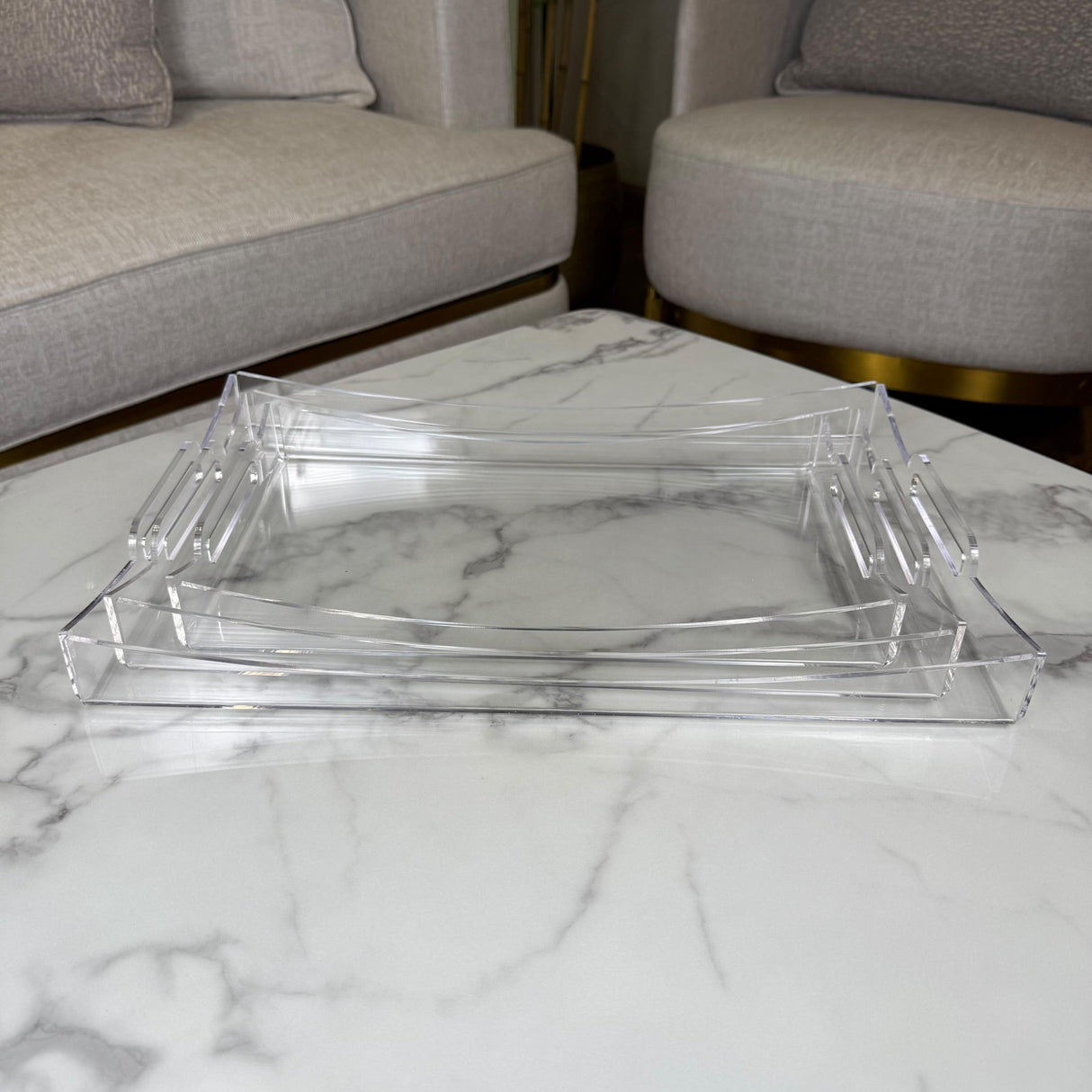 صينية أكريليك فاخرة بتصميم مائل أنيق – 3 مقاسات