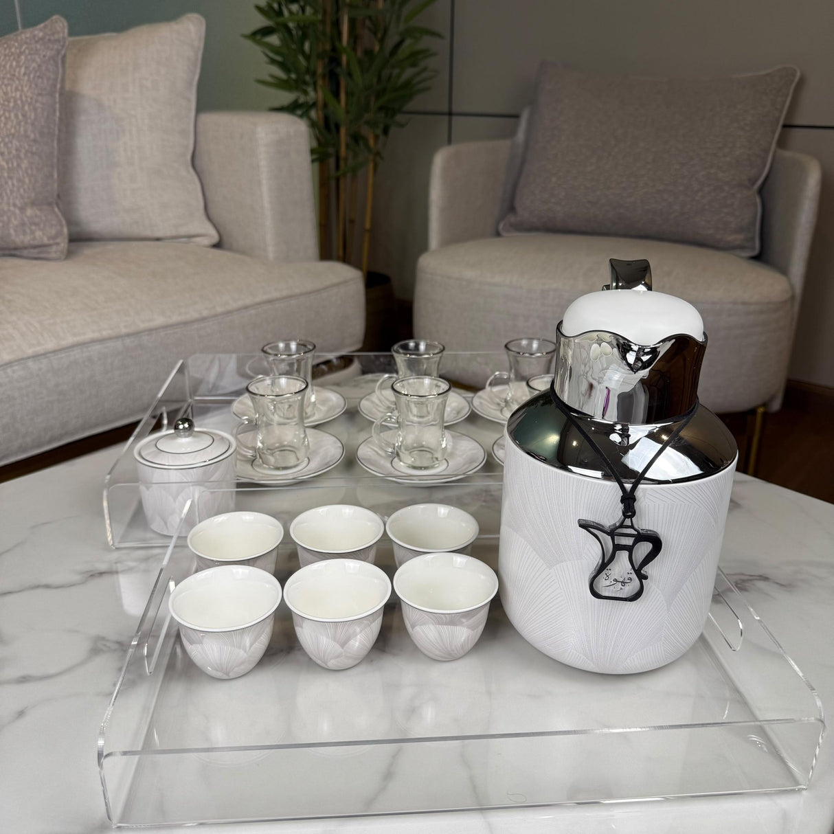 صينية أكريليك شفافة بمقابض مفرغة - موديل كلاسيك