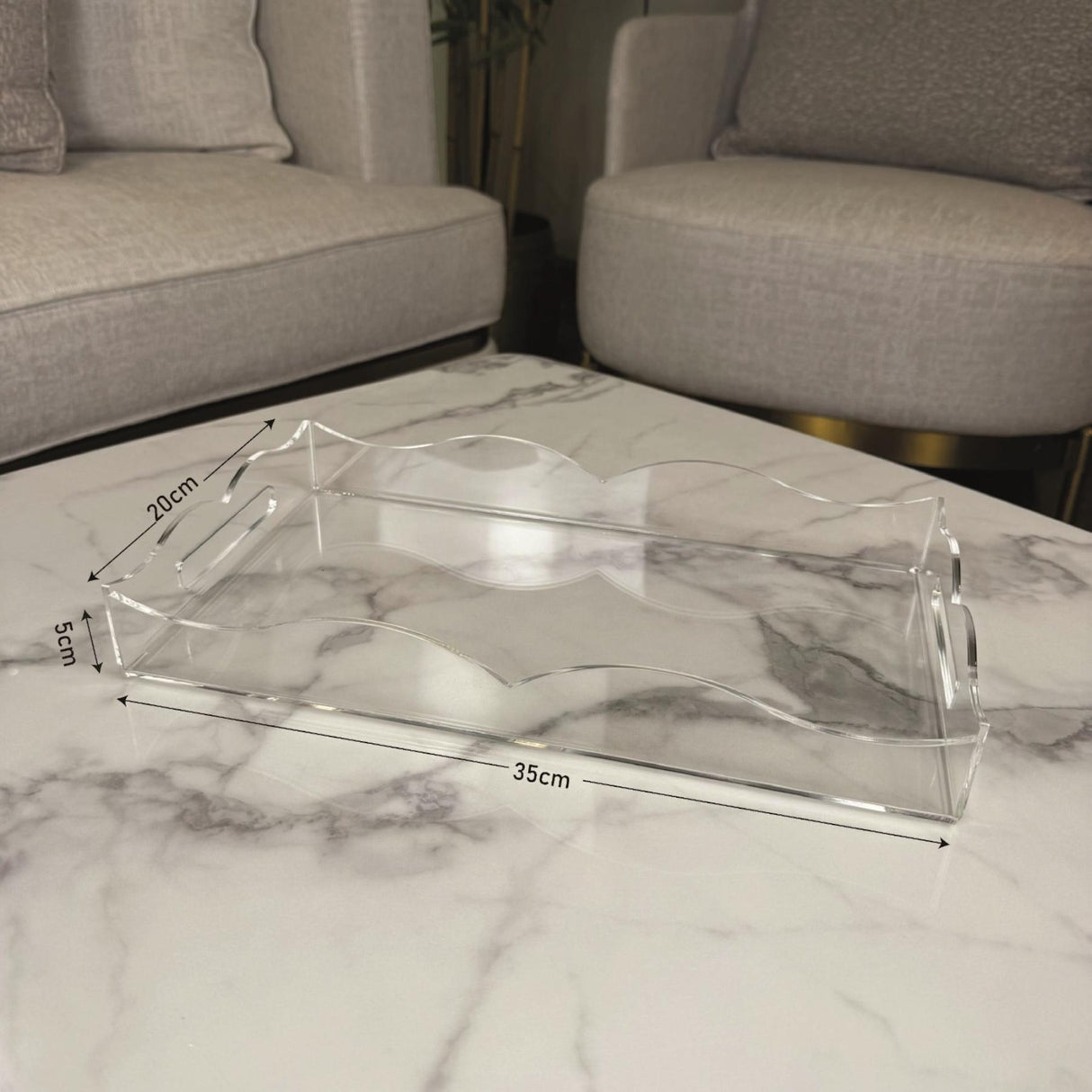 صواني أكريليك شفاف بمقابض جانبية بتصميم مموج – 3 مقاسات