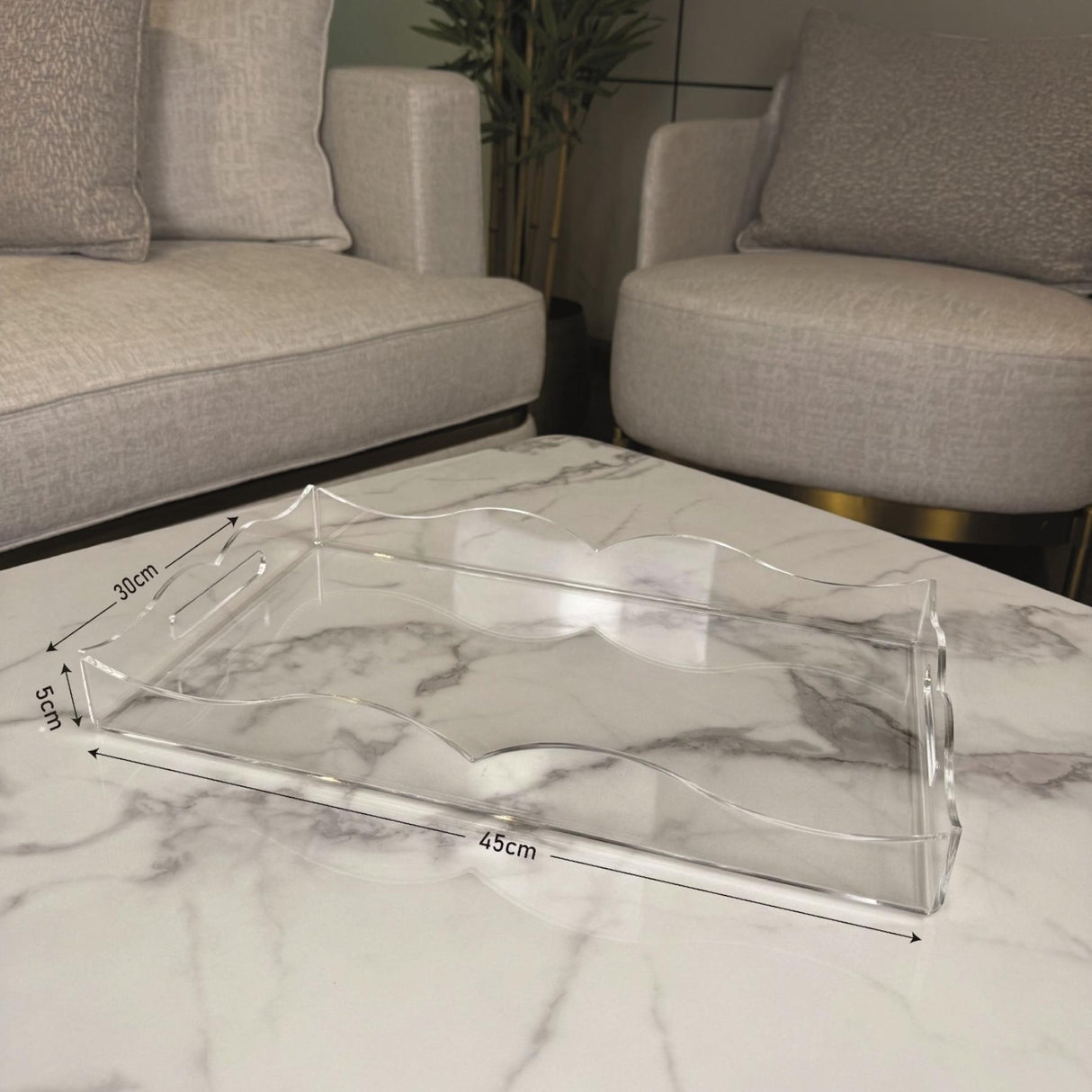 صواني أكريليك شفاف بمقابض جانبية بتصميم مموج – 3 مقاسات