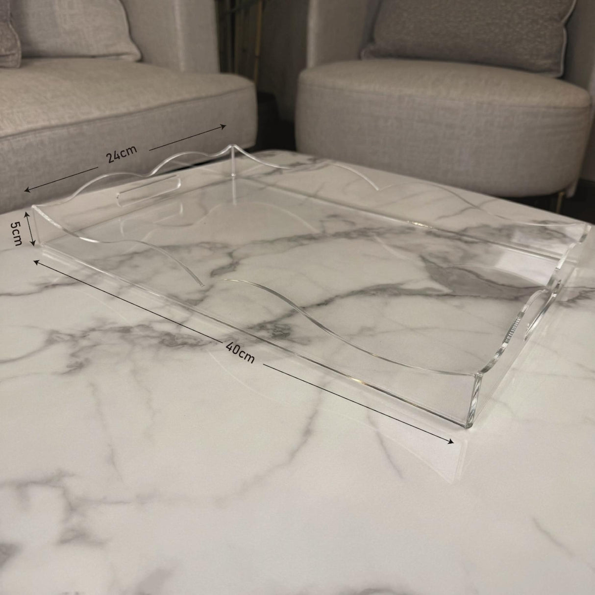 صواني أكريليك شفاف بمقابض جانبية بتصميم مموج – 3 مقاسات