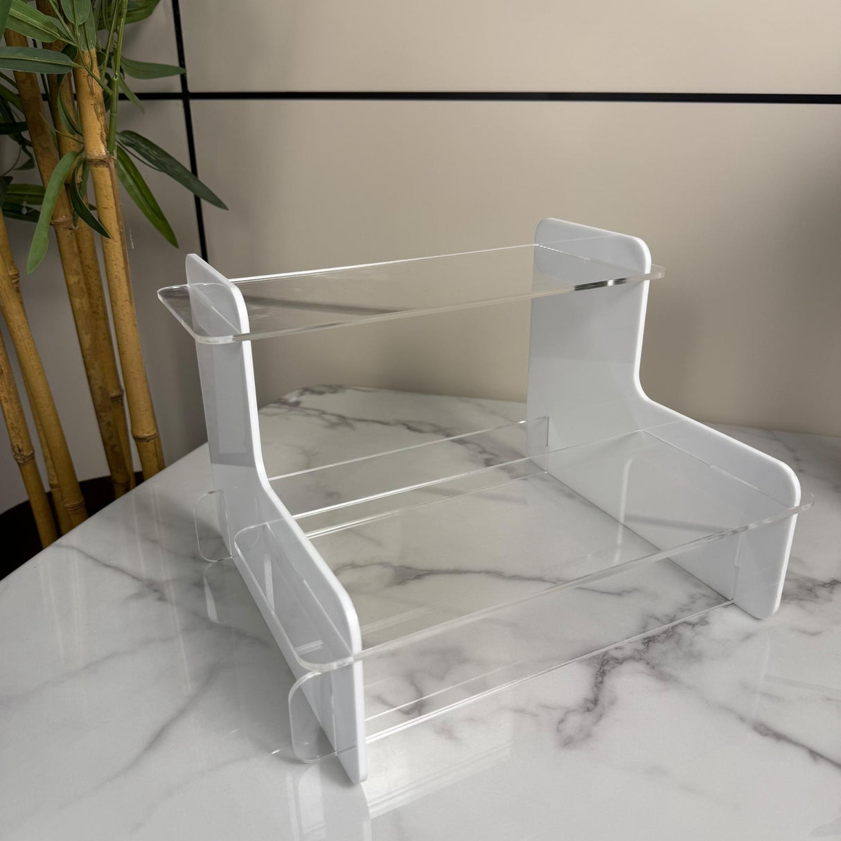 ستاند تقديم بطبقتين - لون أبيض أو أسود