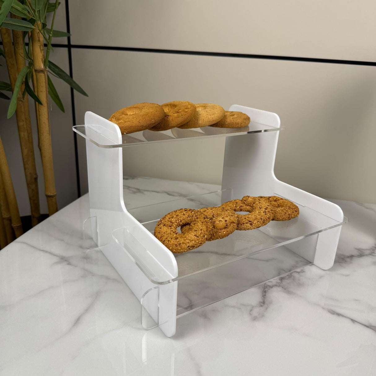 ستاند تقديم بطبقتين - لون أبيض أو أسود