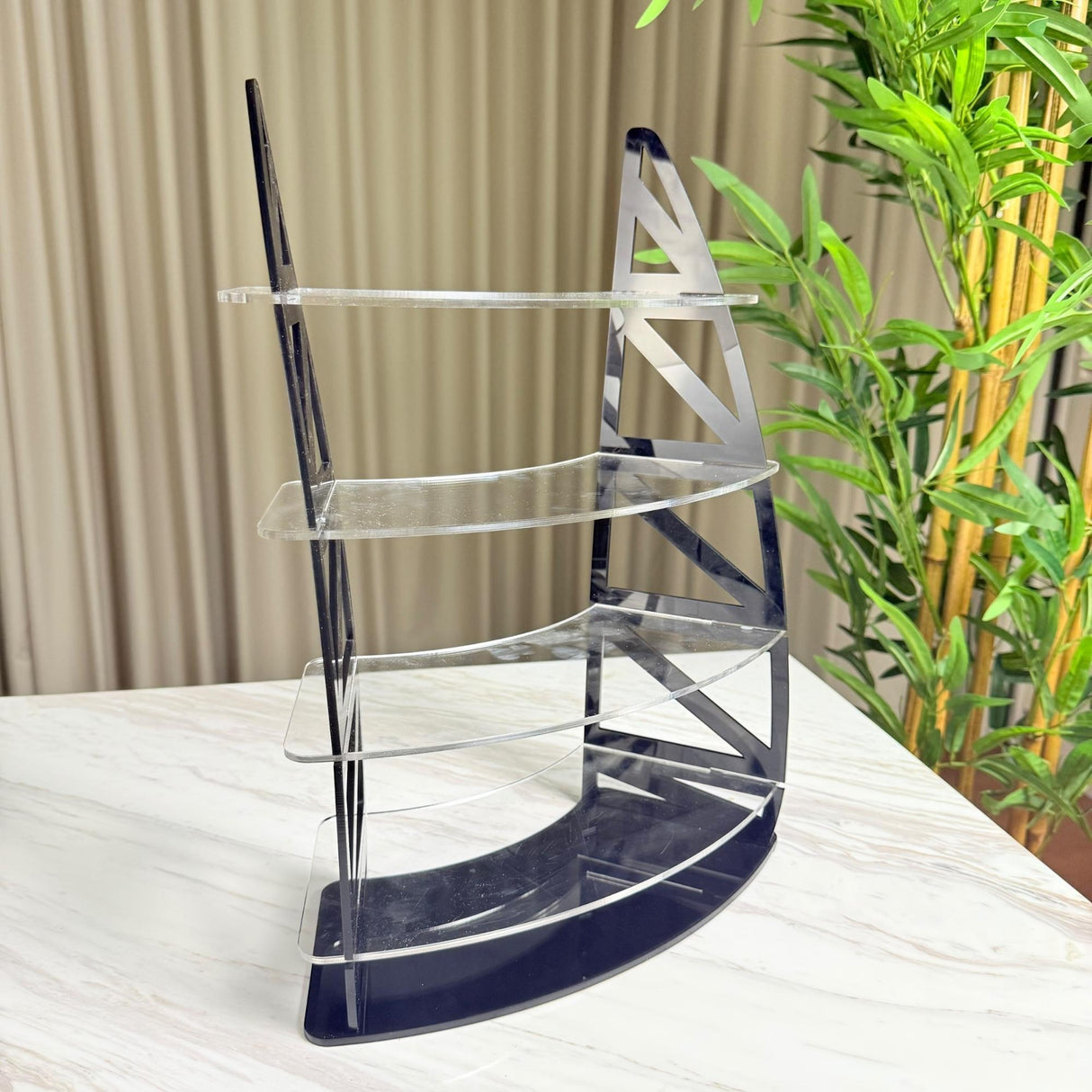 ستاند عرض أكريليك بتصميم عصري - 4 رفوف