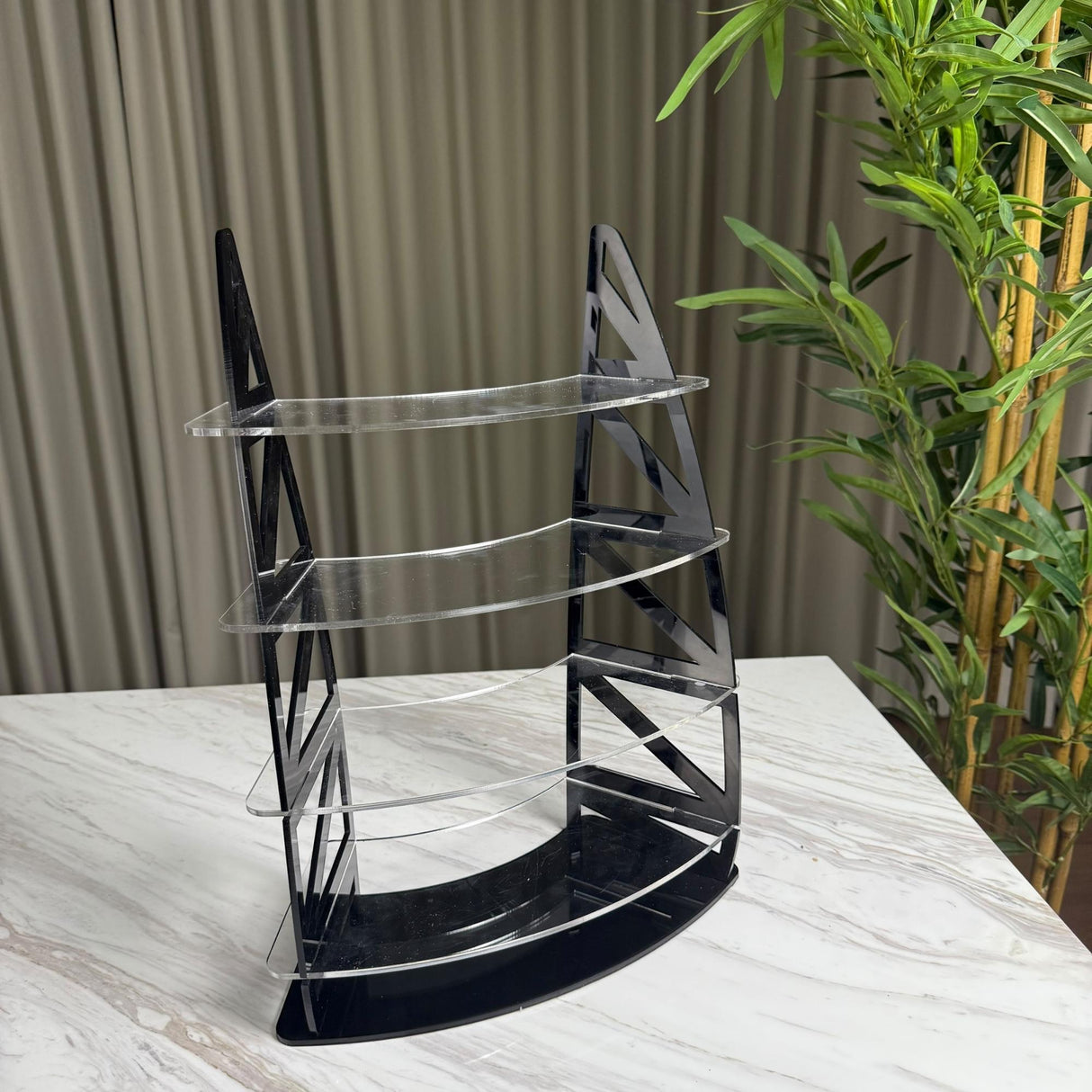 ستاند عرض أكريليك بتصميم عصري - 4 رفوف