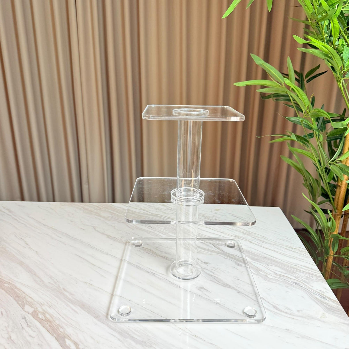 ستاند تقديم 3 طبقات مربعة – أكريليك شفاف