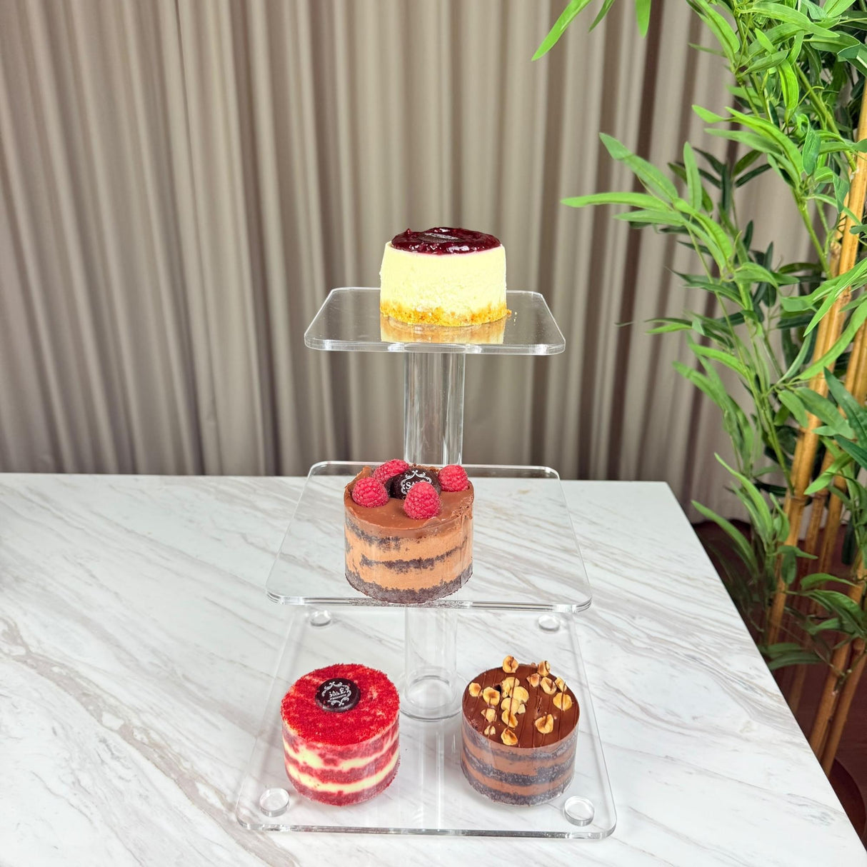 ستاند تقديم 3 طبقات مربعة – أكريليك شفاف