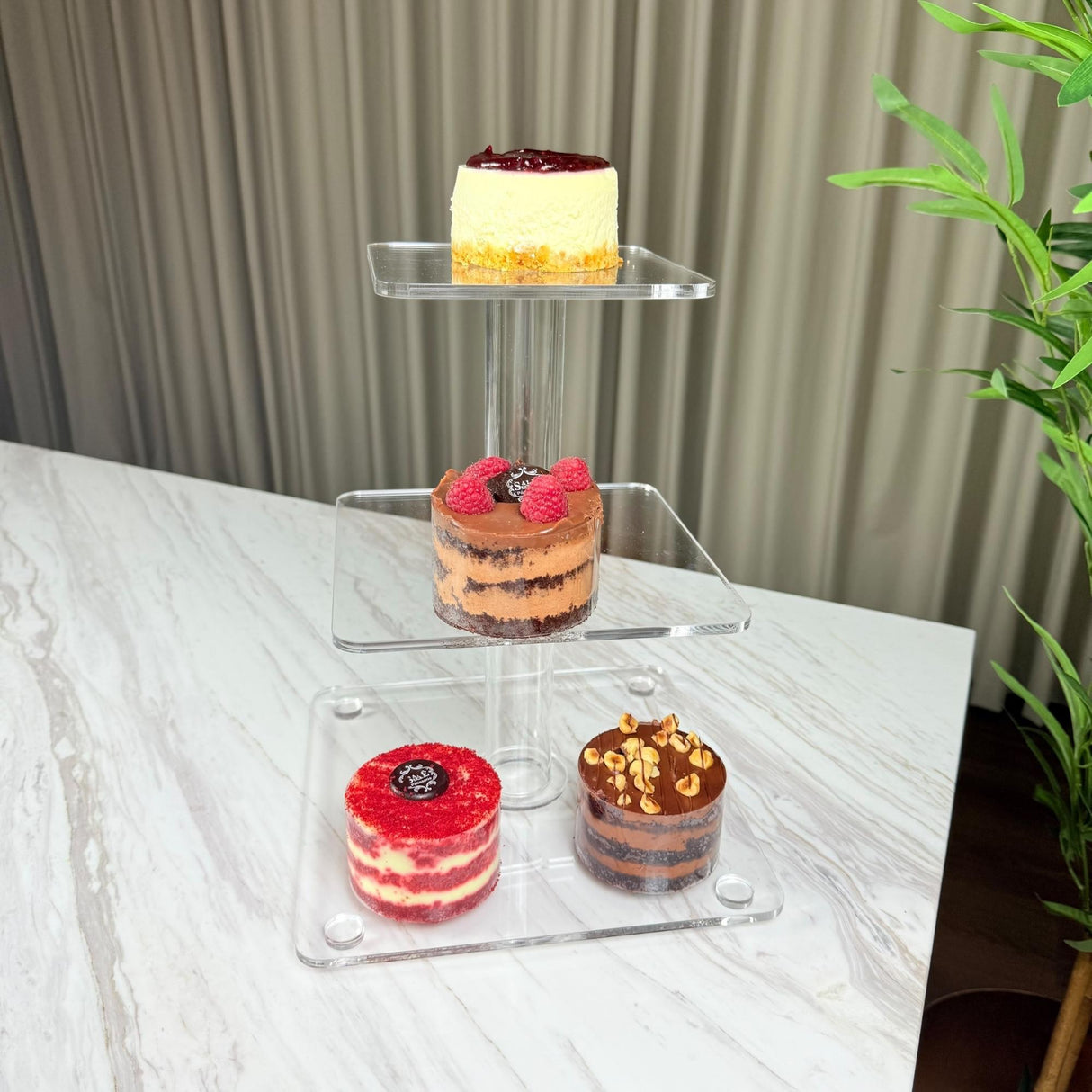 ستاند تقديم 3 طبقات مربعة – أكريليك شفاف