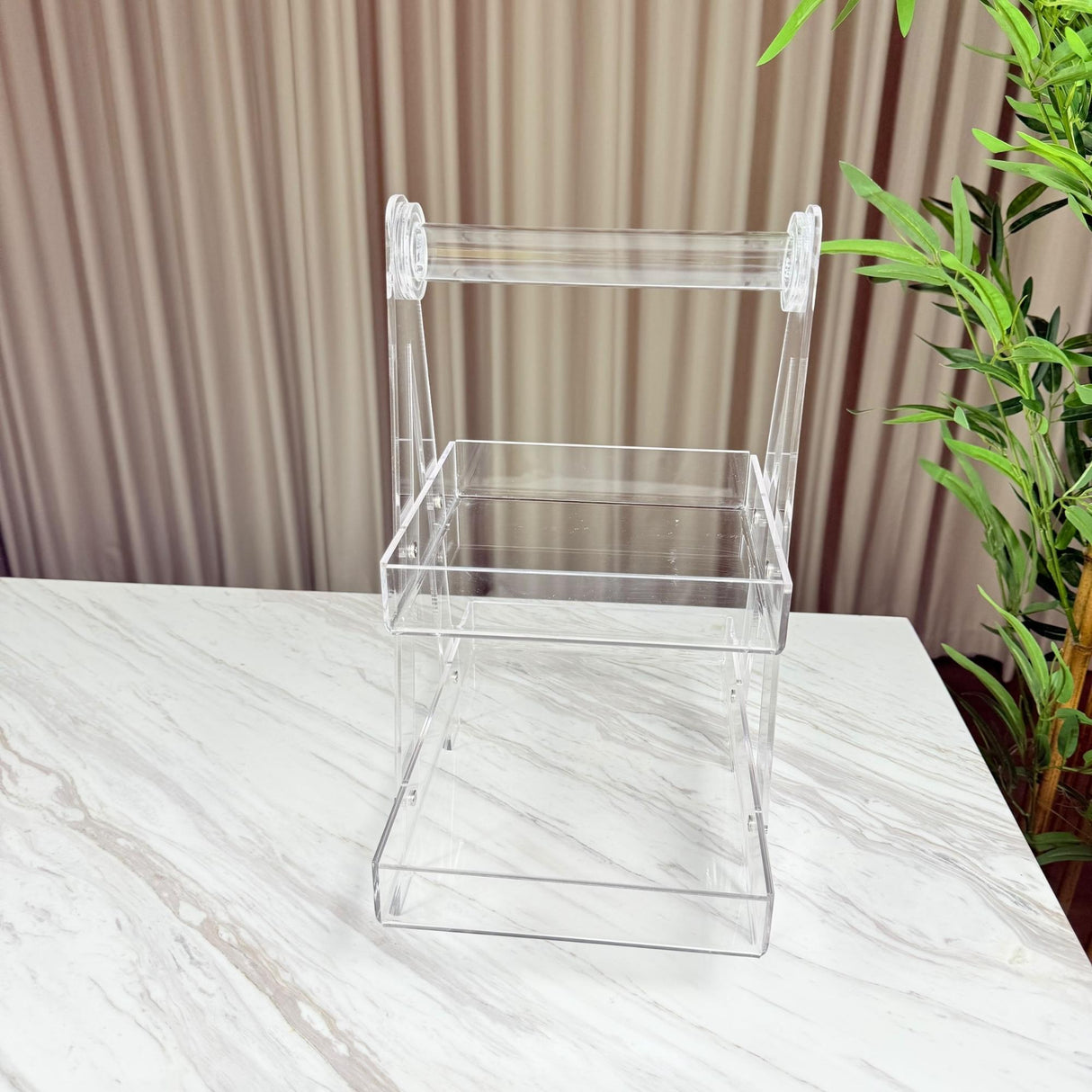 ستاند تقديم أكريليك شفاف بمقابض دائرية – طبقتين