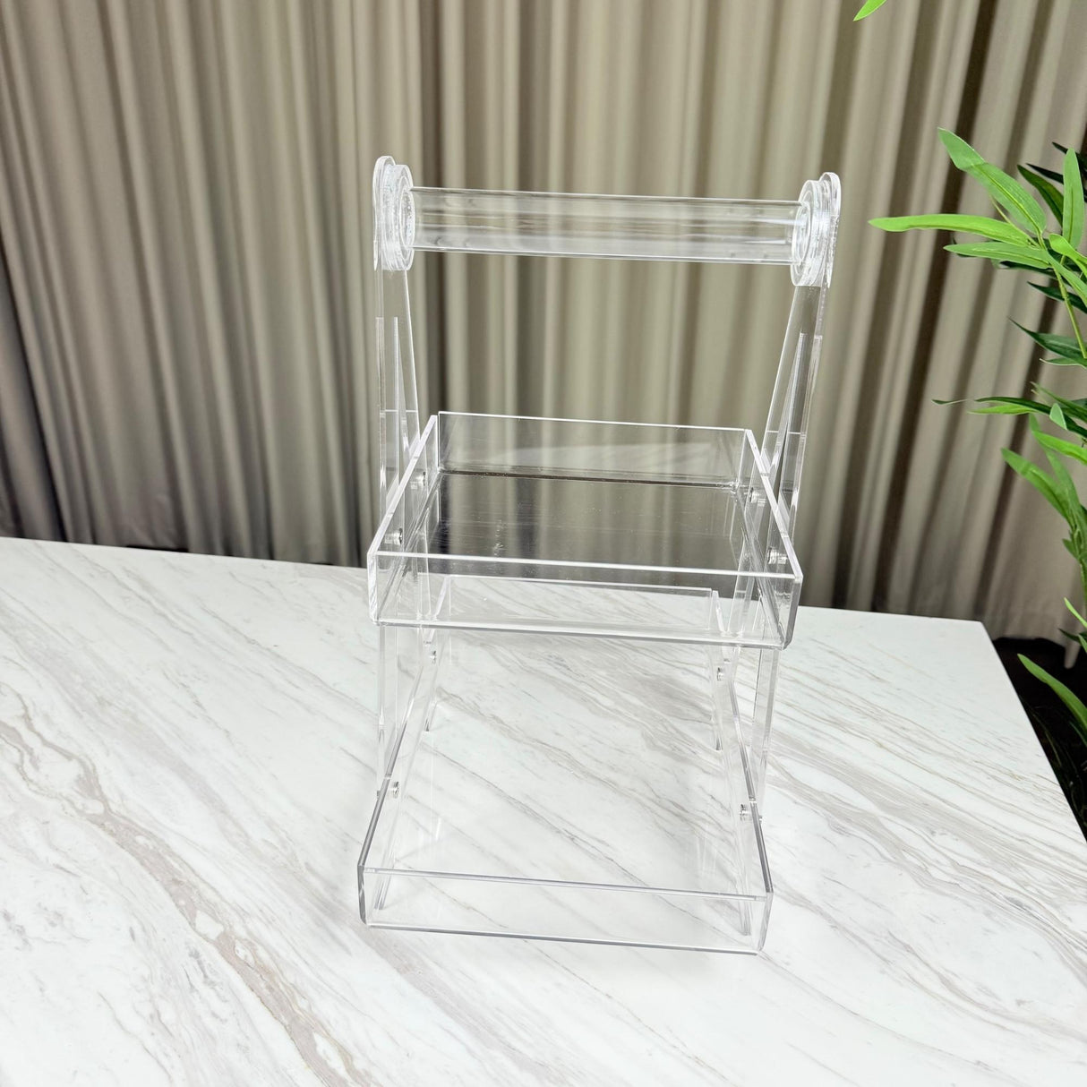 ستاند تقديم أكريليك شفاف بمقابض دائرية – طبقتين