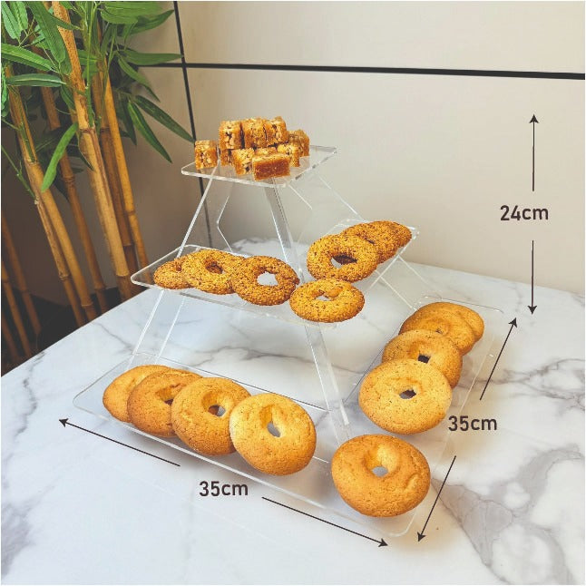 ستاند تقديم هرمي 3 طبقات من الأكريليك الشفاف