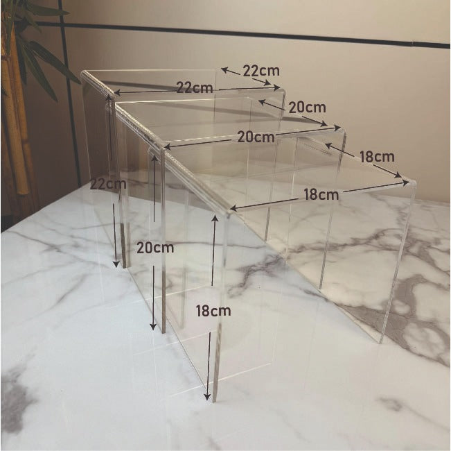 مجموعة ستاندات مكعبة من الأكريليك الشفاف – 3 قطع