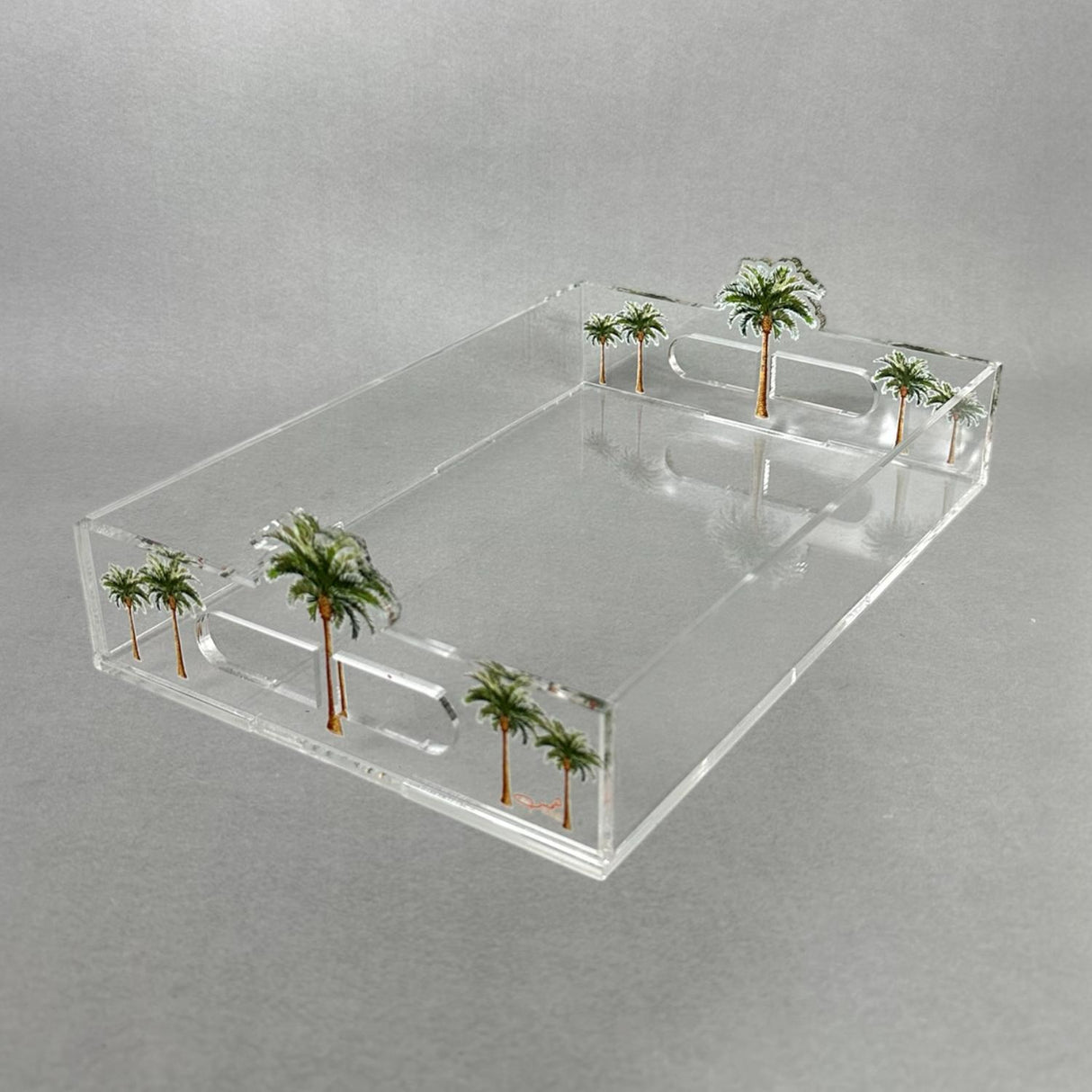 صينية أكريليك بتصميم النخيل – فخامة الضيافة الإماراتية