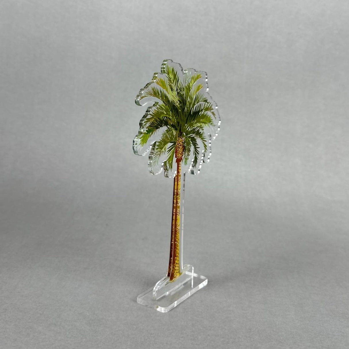 استاند أكريليك بنقشة النخلة - تصميم فاخر من همس الأفكار