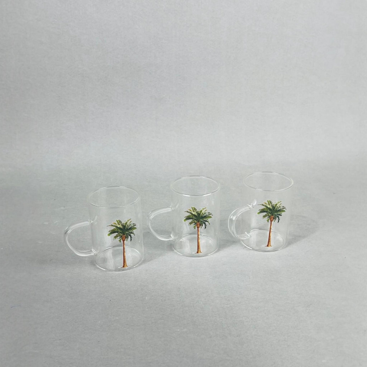 طقم أكواب شاي شفاف - روح النخلة من همس الأفكار (3 قطع)