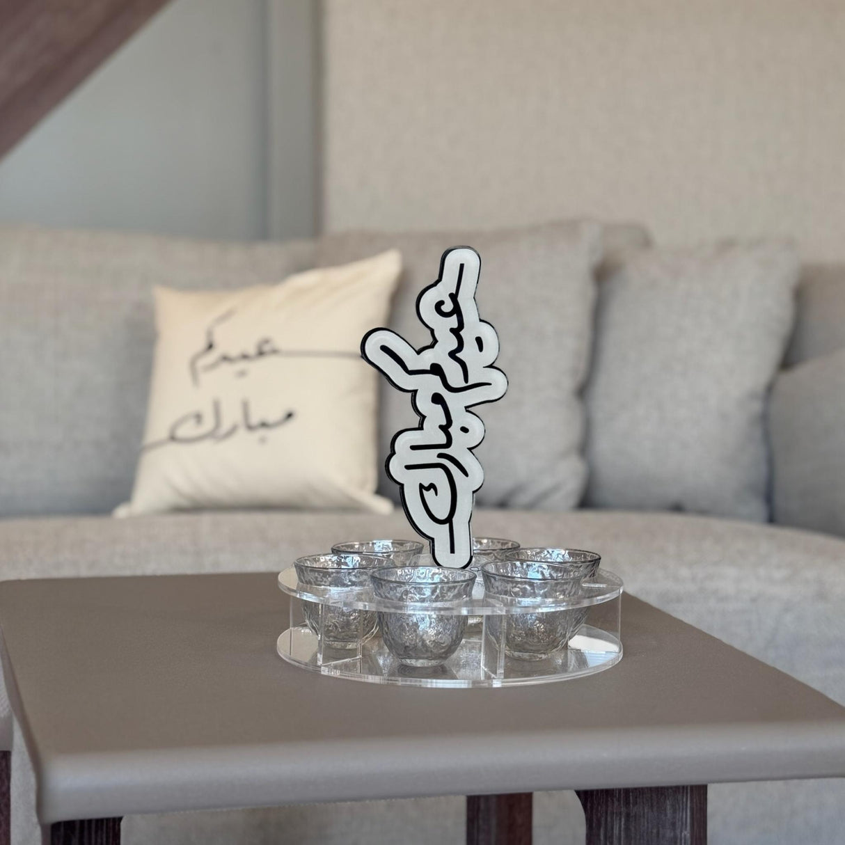 حامل فناجين العيد – أكريليك فاخر بتصميم عصري