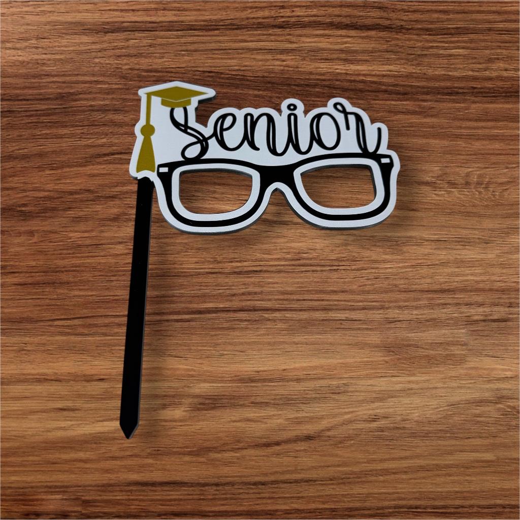 اكسسوار تخرج أكريليك - سينيور مع نظارة وقبعة