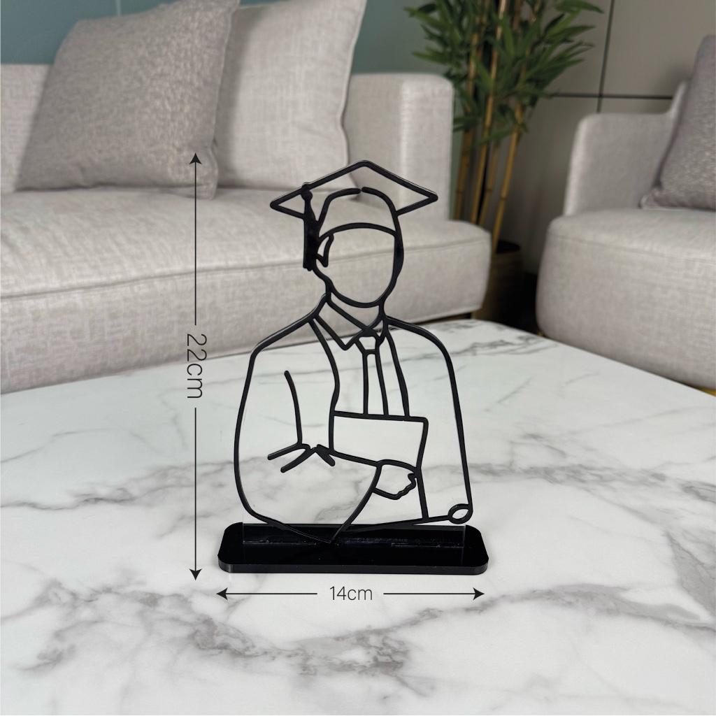 ستاند أكريليك بتصميم شاب متخرج - متوفر بحجمين