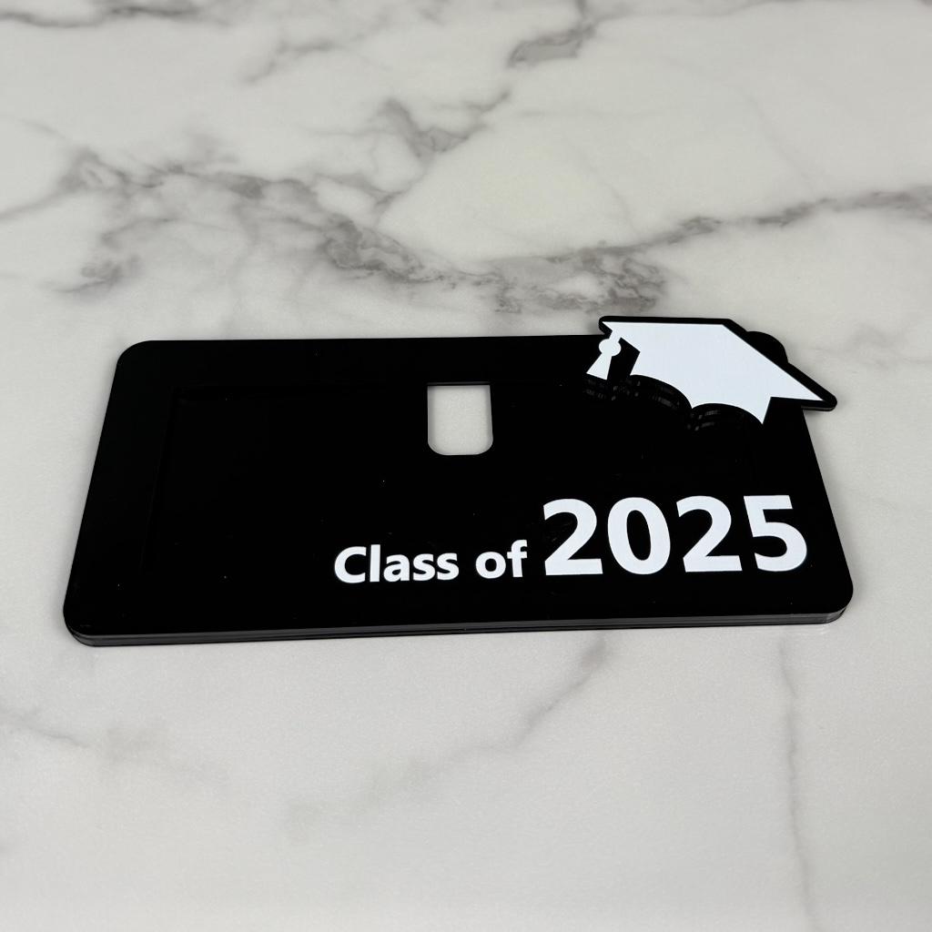 Class of 2025-حامل أكريليك للنقود بتصميم تخرج