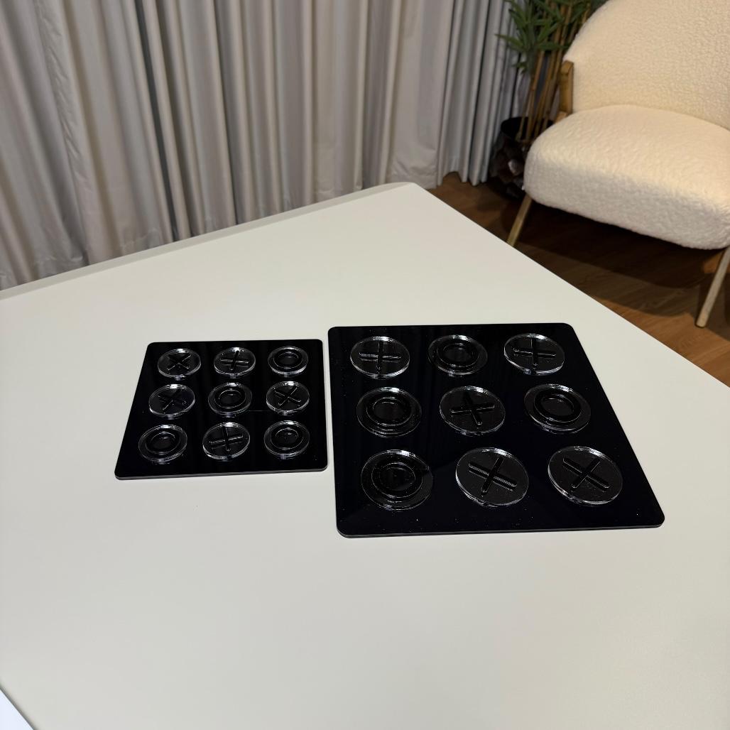 الأكريليك - أسود XO لعبة