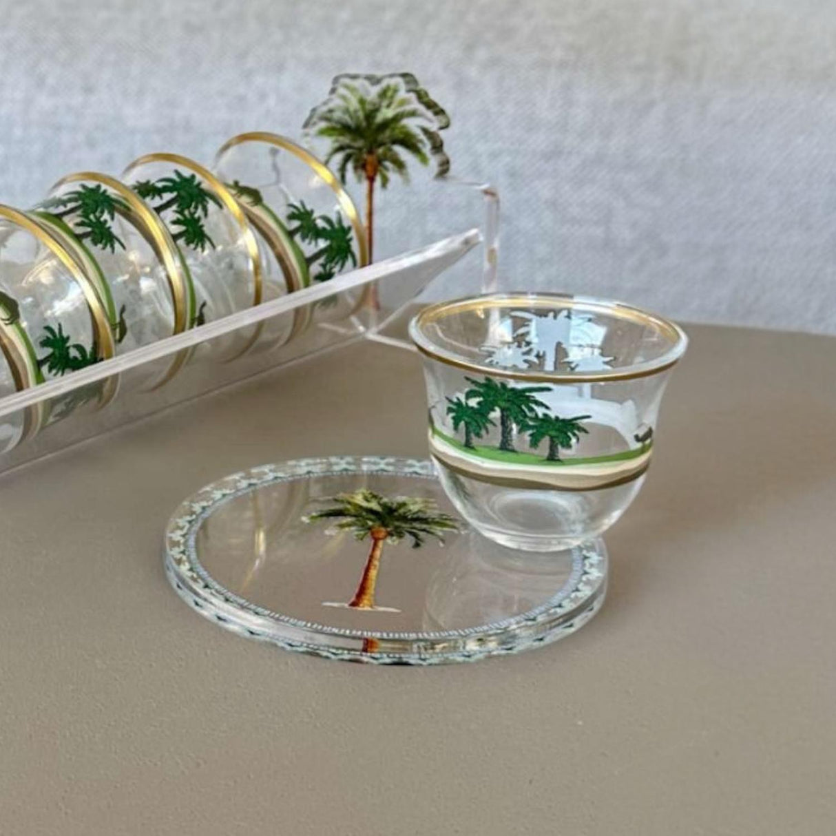 مجموعة 3قواعد أكواب أكرليك - تصميم النخلة  | همس الأفكار