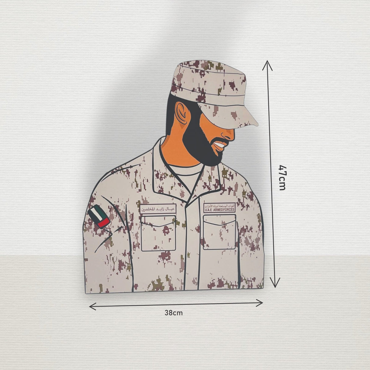 استاند شخصية الجندي الإماراتي – ديكور خدمة وطنية