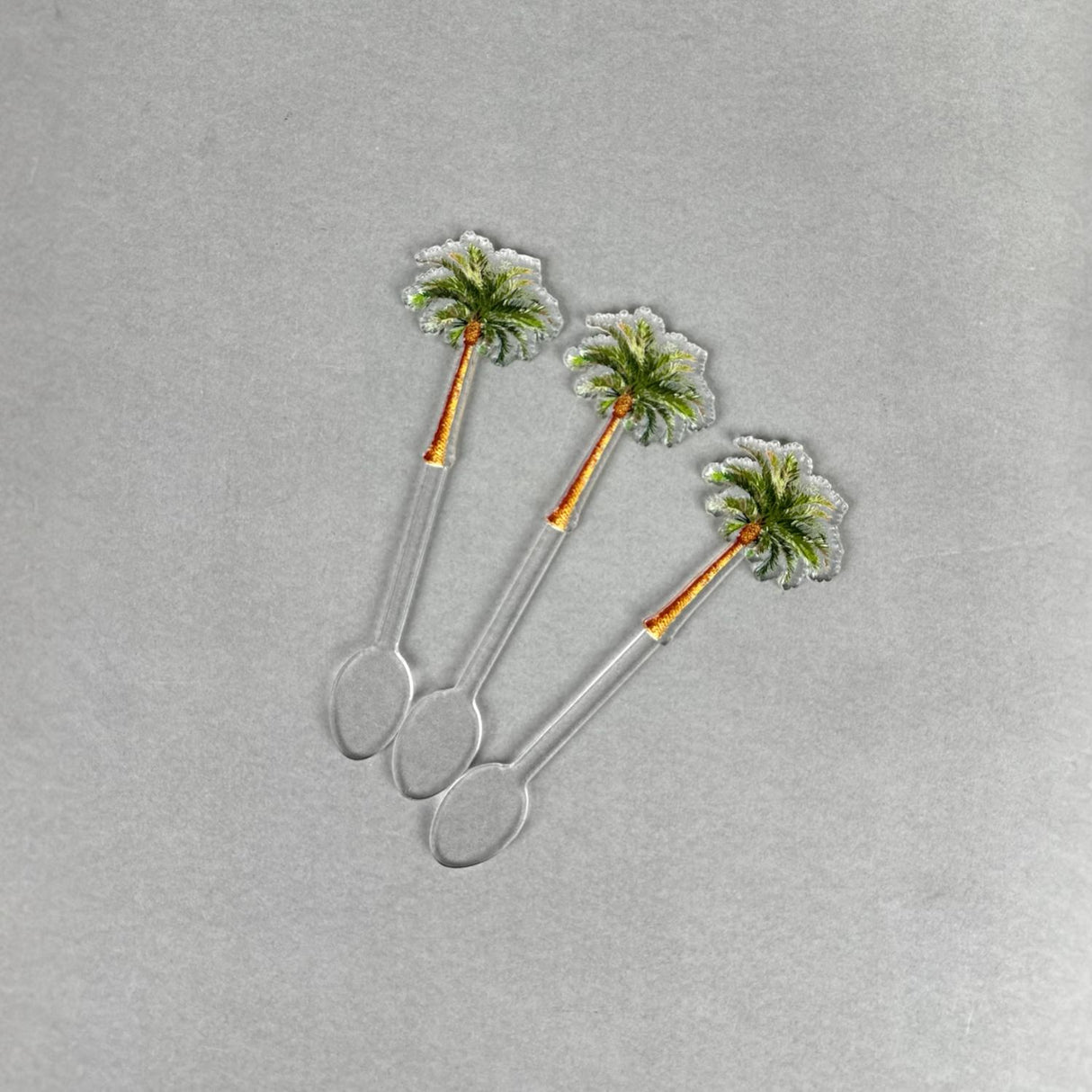 معلقة أكرليك بتصميم النخلة| همس الأفكار