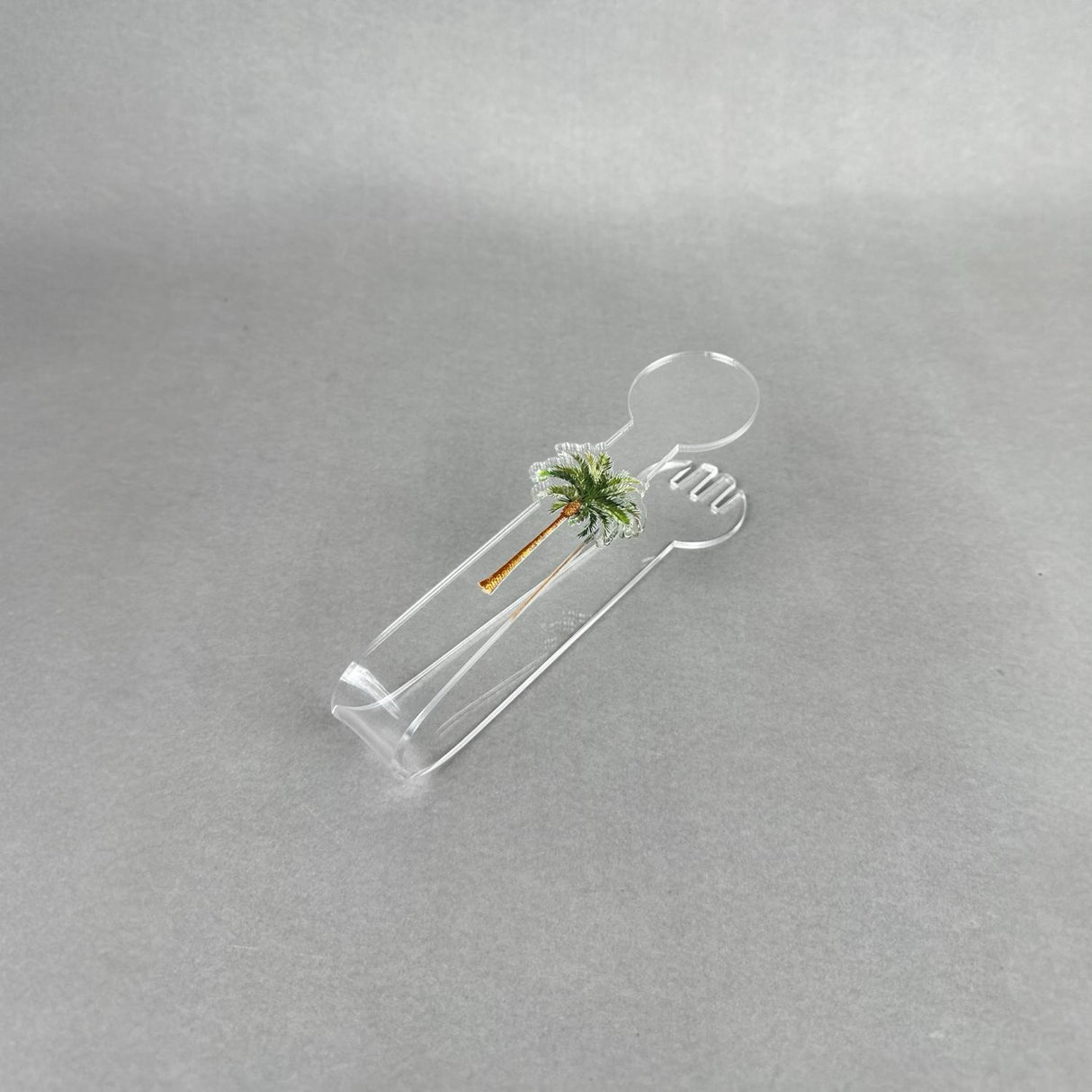 ملقط أكرليك فاخر بتصميم النخلة – همس الأفكار