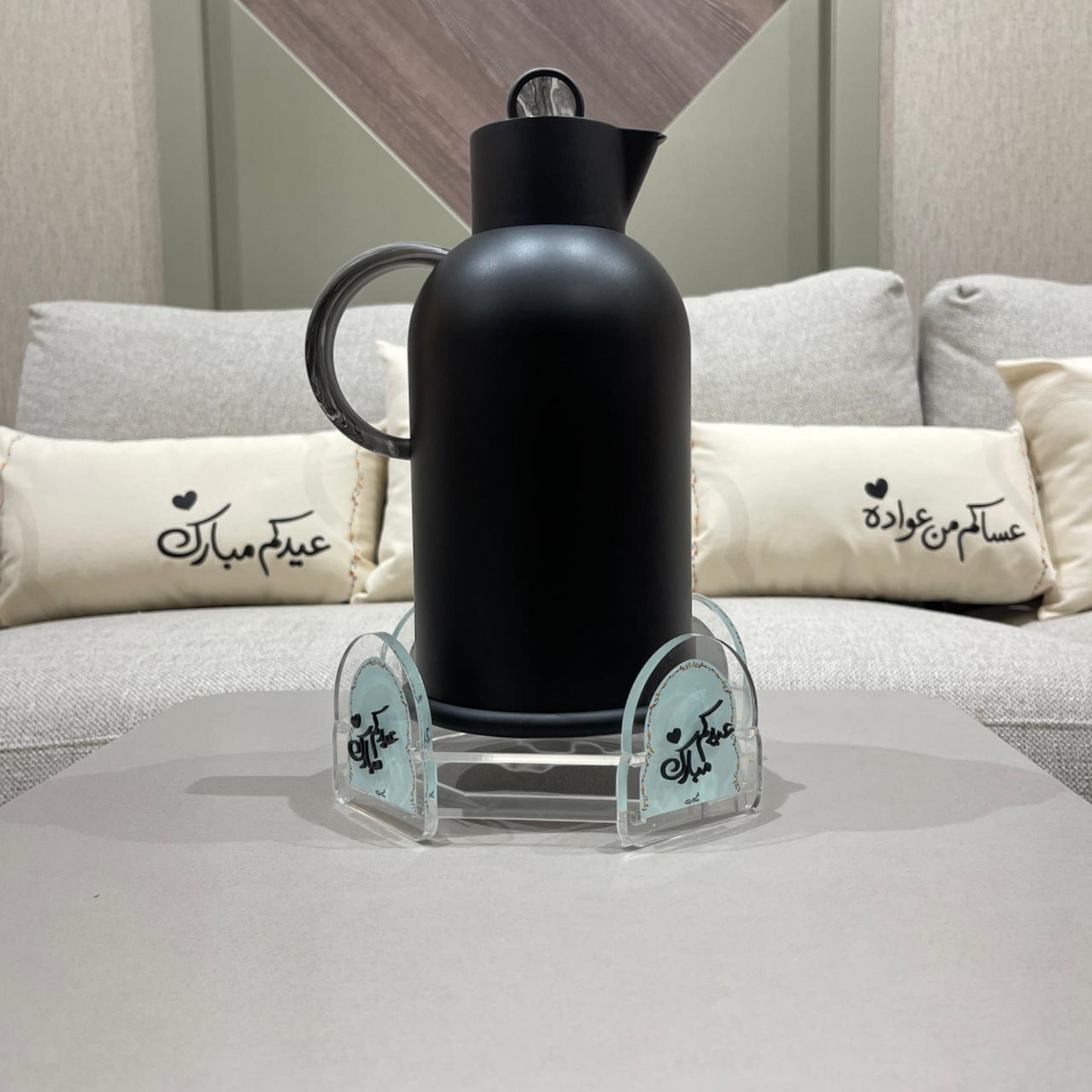 استاند دلة  "عيدكم مبارك" الأكريليك