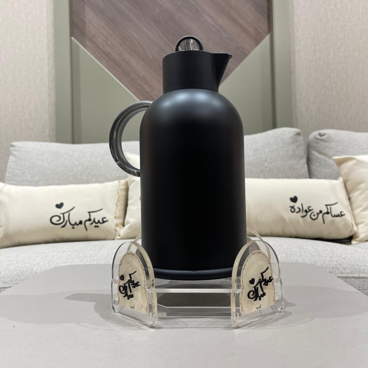 استاند دلة  "عيدكم مبارك" الأكريليك