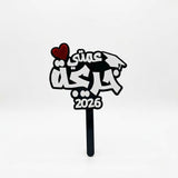 Black and white acrylic graduation topper reading "عمتي احلى خريجة", suitable for flower bouquets and graduation photo props in UAE
