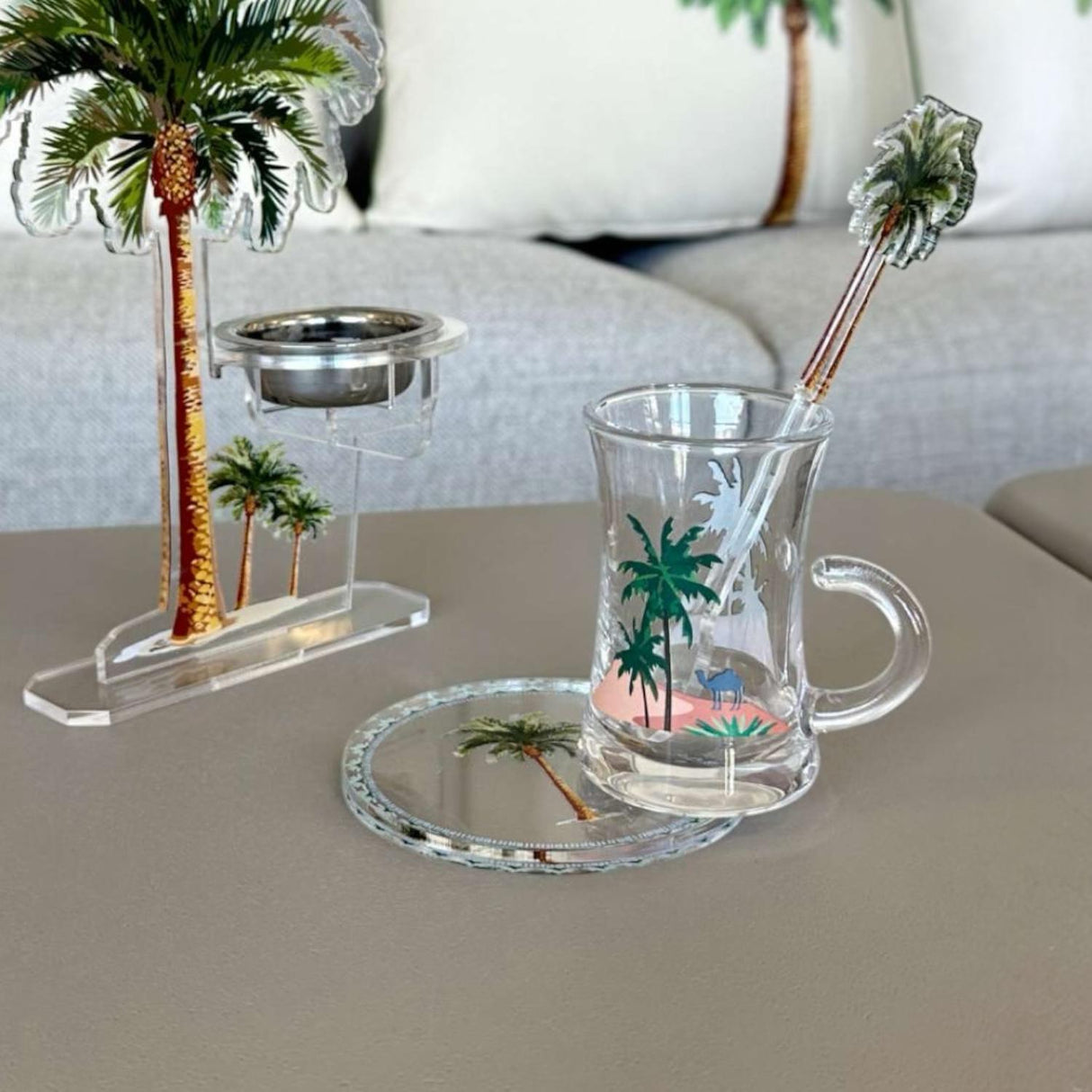 مجموعة 3قواعد أكواب أكرليك - تصميم النخلة  | همس الأفكار