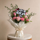 Luxury graduation bouquet with acrylic topper reading "خالتي احلى خريجة" for celebrating maternal aunt graduation in UAE